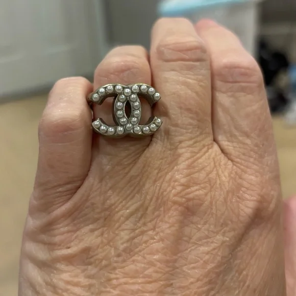 CHANEL silver tone Ring with Pearl Accents size 7 adjustable - Picture 2 of 8